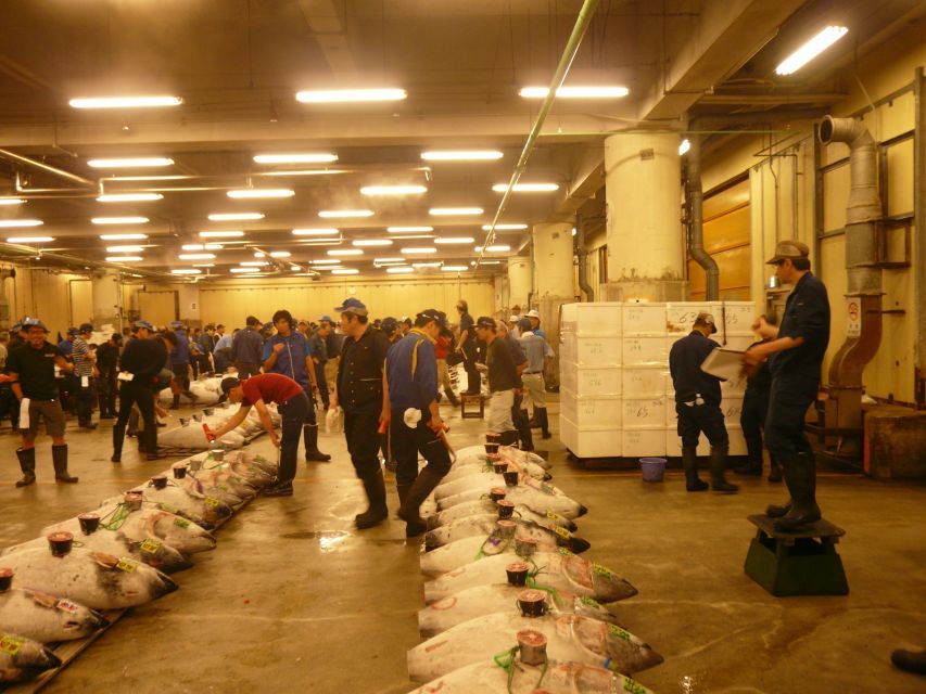 Tokyo: Guided Walking Tour of Tsukiji Market with Lunch - Entering Tsukiji Outer Market