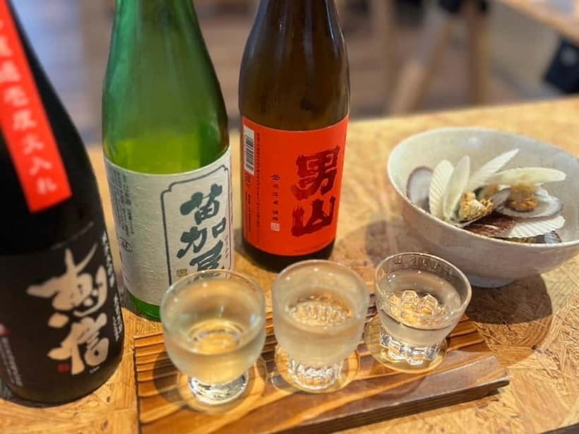 Tokyo: Private Tsukiji Street Food & Sake with Local Guide - What the guide adds to the experience