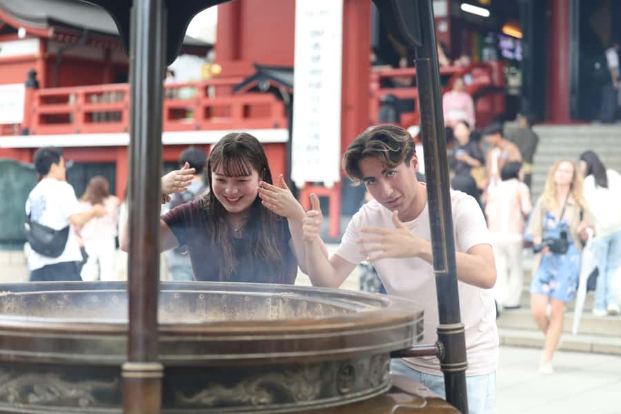 Tokyo: Sensoji Temple & Street Food: Private Tour with guide - Nakamise Street: shopping, snacks, and the Edo-period mood