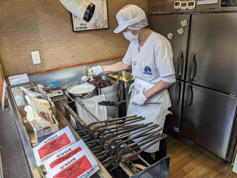 Tokyo: Togoshi Ginza Street Food Tour - Onigiri with 40-plus filling choices