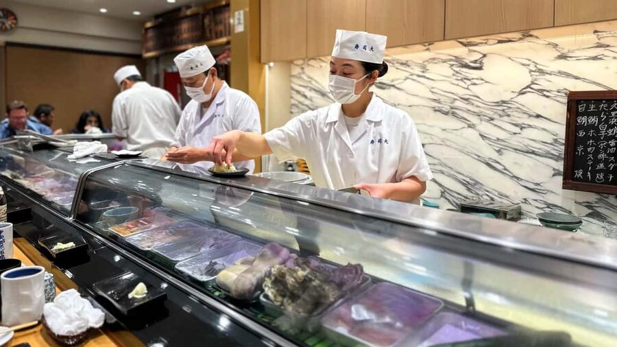 Tokyo: Toyosu Tuna Auction &Tsukiji Market Gourmet Adventure - Breakfast at Toyosu: where the seafood becomes dinner