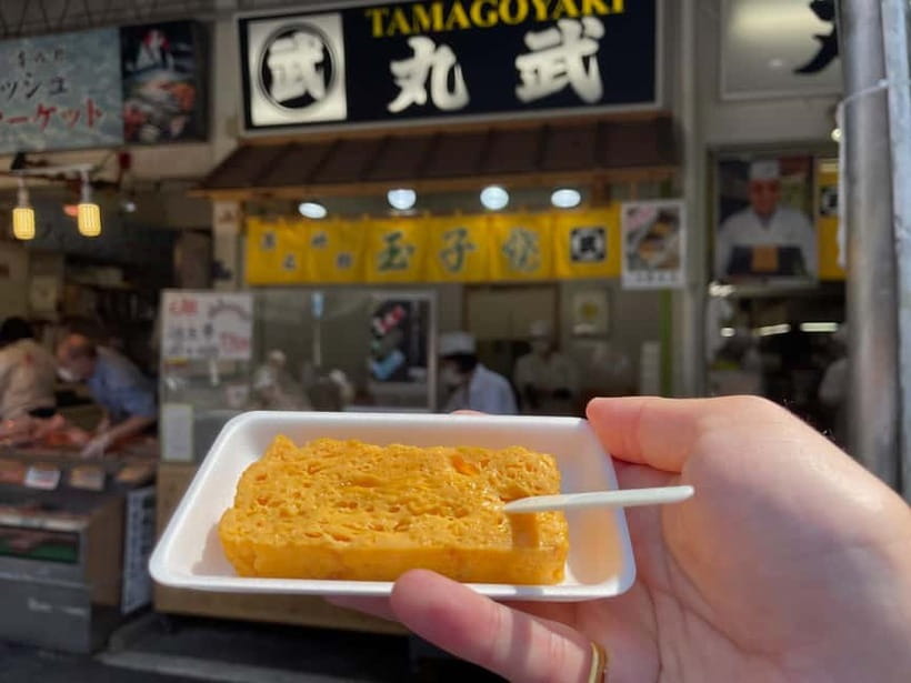 Tokyo: Tsukiji Fish Market food Tour - The value of a local guide