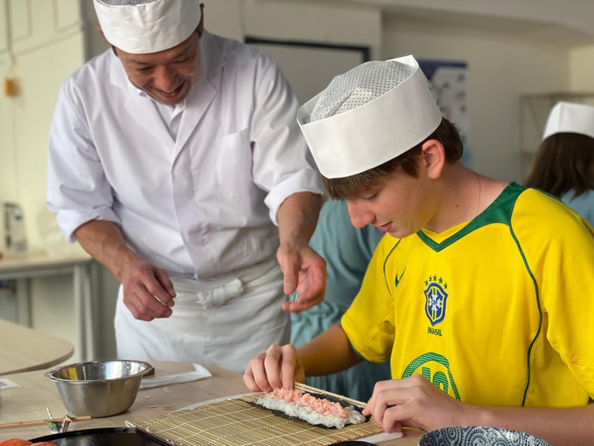 Tokyo: Tsukiji Fish Market Sushi Making Class with Pro Chef - How much personal attention you can expect
