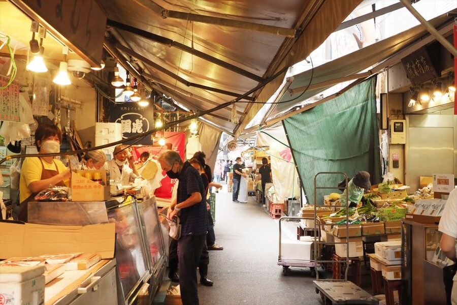 Tokyo: Tsukiji Market Guided Tour & Sushi-Making Experience - Group Size, Language, and Accessibility