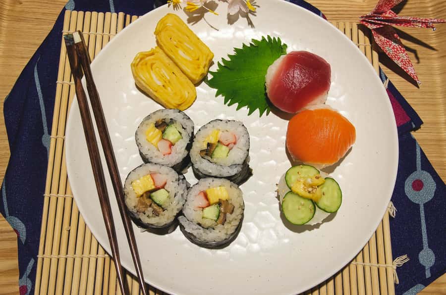 Tokyo: Tsukiji Market Walking Tour & Sushi Cooking Class - Who should book this Tsukiji experience?