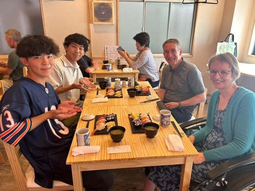 Tokyo: Tsukiji walk & sushi private tour with Uni Students - A calm start inside Tsukiji Hongwanji