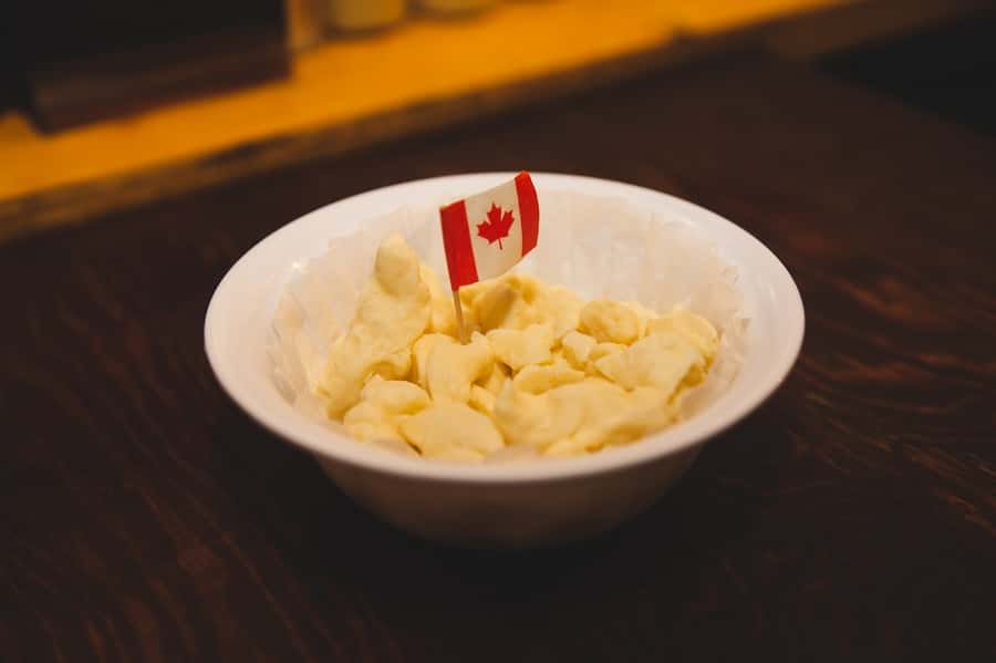 Toronto: St Lawrence Market Food Tour with 6 Tastings - Meeting at St. Lawrence Centre for the Arts