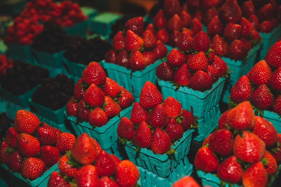 Toronto: St Lawrence Market Food Tour with 6 Tastings - Walking to the Distillery District