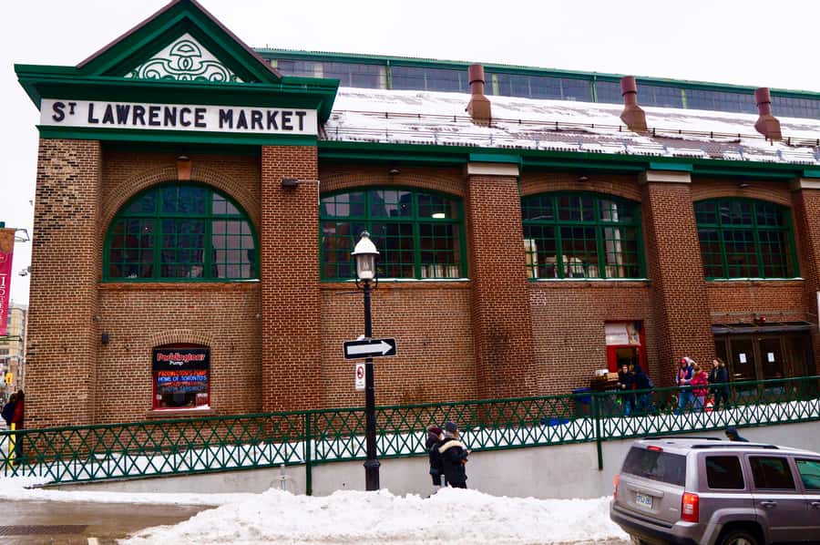 Toronto: St Lawrence Market Food Tour with 6 Tastings - What the guides add