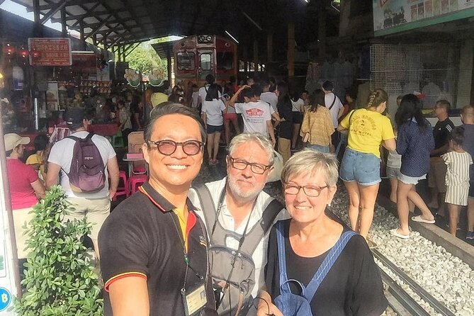 Train & Floating Market Food Adventure + Scenic train ride - What the guides add to the day