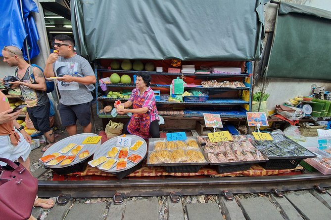Train & Floating Market Food Adventure + Scenic train ride - Who should book this market adventure?
