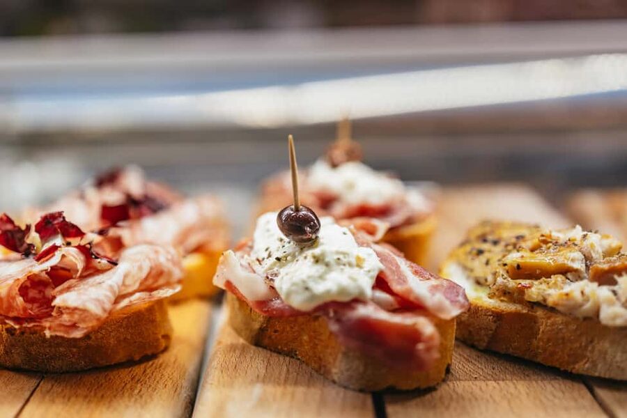 Venice: Rialto Market Food and Wine Lunchtime Tour - Who should book this Venice food tour?