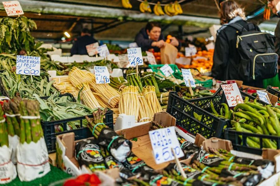 Venice: Rialto Market Food and Wine Lunchtime Tour - The Rialto Market and its Sunday limitation