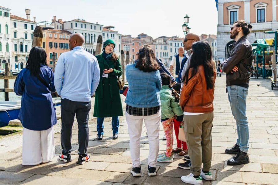 Venice: Rialto Market Food and Wine Lunchtime Tour - Cicchetti at an old osteria