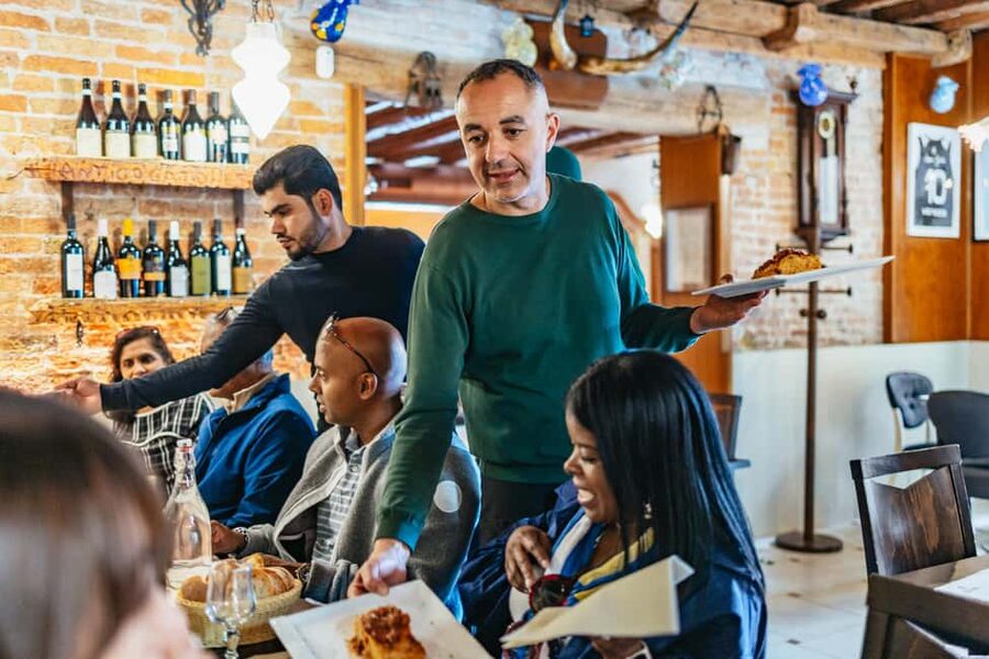 Venice: Rialto Market Food and Wine Lunchtime Tour - Veneto wine and the stories behind the food