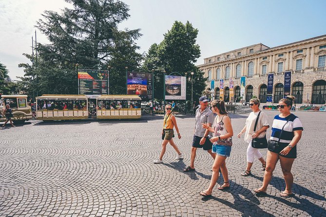Verona All in one: Food Walking Tour, Lunch & Wine - Ponte Pietra and the final gelato
