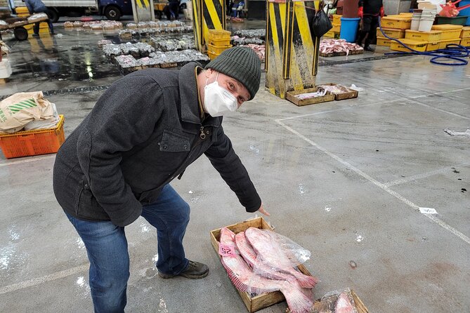Visit Busan night market and enjoy the night view of Busan harbor - The 10pm seafood auction at Jagalchi