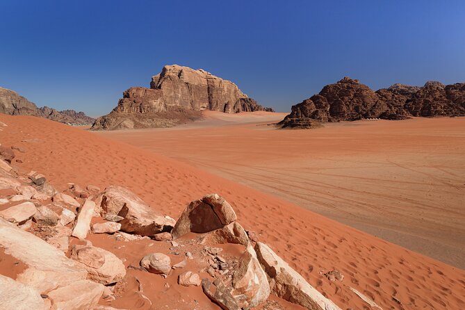 Wadi Rum: Explorer Jeep Tour PASS + Local Food + Optional Stay - Petroglyphs inside Khazali Canyon