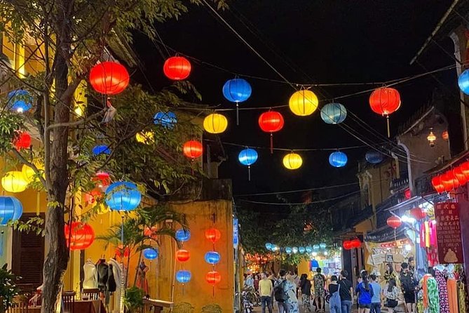 Walking Tour Hoi An city & Sampan Boat Ride with Colourful Lanterns,Night Market - Who will get the most from this evening
