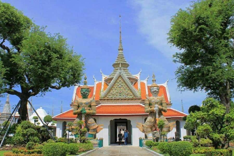 Wat Pho, Wat Arun and Wat Hong Rattanaram Private Tour - Crossing the Chao Phraya to Wat Arun