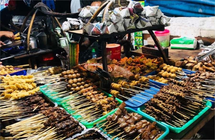 Yogyakarta: Night Walking and Street Food Tasting Tour - Sampling Yogyakarta one bite at a time