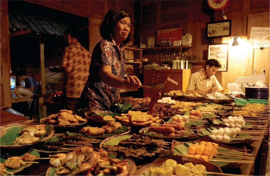 Yogyakarta: Night Walking and Street Food Tasting Tour - Practical details before you go